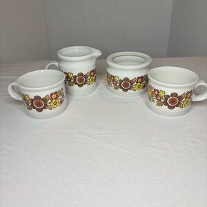 Retro vintage Myott Festival creamer, sugar bowl, 2 Cups. 70’s Flower Design.